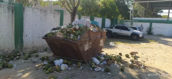 Nanuque: Feira Coberta em verdadeiro abandono