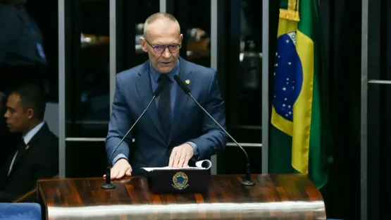 Petista assina CPI do INSS