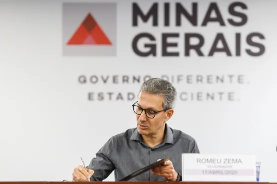 Zema sanciona reajuste de 266% em taxas de cartórios