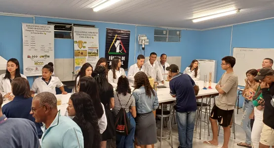 Vanda Reuter realiza III  Feira de Ciências e Tecnologias 
