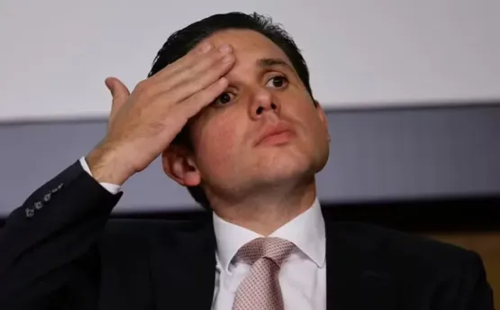 Chefe de gabinete de Hugo Motta recebeu procurações para movimentar salários de assessores desde 2011