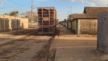 TRÁFEGO INTENSO DE CARRETAS REVOLTA MORADORES EM SERRA