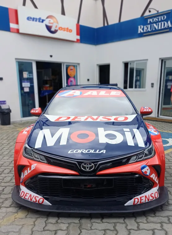Posto Reunidas expõe carro da Stock Car pilotado por Rubens Barrichello Posto Reunidas expõe carro da Stock Car pilotado por Rubens Barrichello