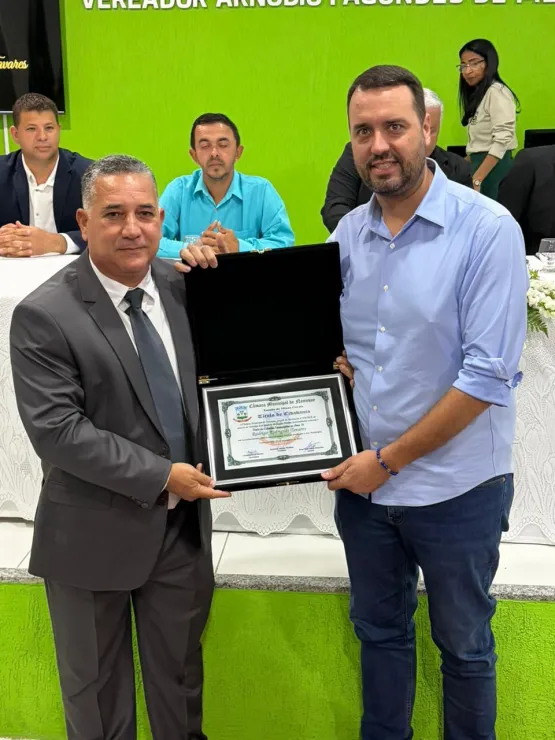 Rodrigo Tavares recebe Título de Cidadão Nanuquense Rodrigo Tavares recebe Título de Cidadão Nanuquense