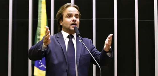 O deputado federal Eros Biondini votou contra o projeto de lei antifacção