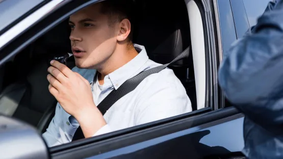 Quanto tempo o álcool fica detectável no teste do bafômetro?