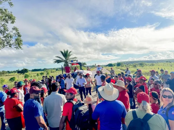 MST bloqueia rodovia de Mucuri