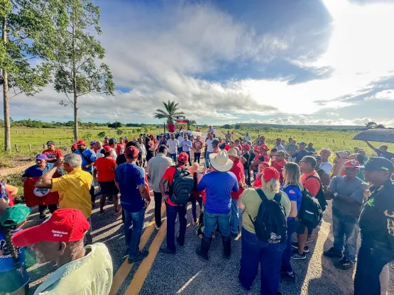 MST bloqueia rodovia de Mucuri