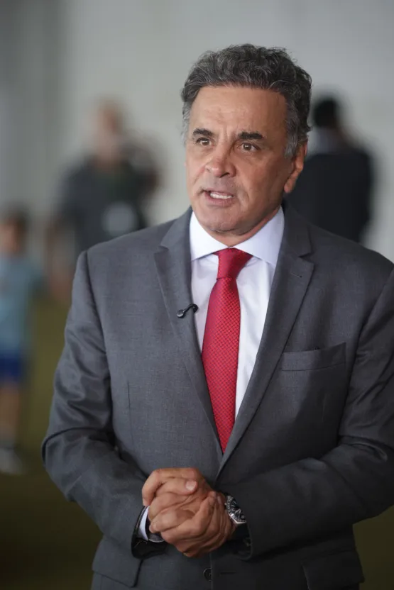 Câmara aprova auxílio emergencial proposto por Aécio Neves 