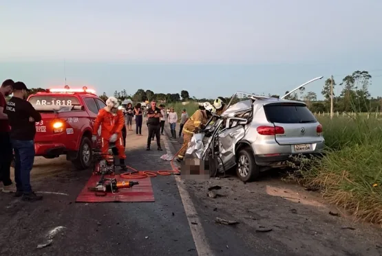 Colisão frontal na BR-101 mata morador de Nanuque e interdita rodovia em Teixeira de Freitas