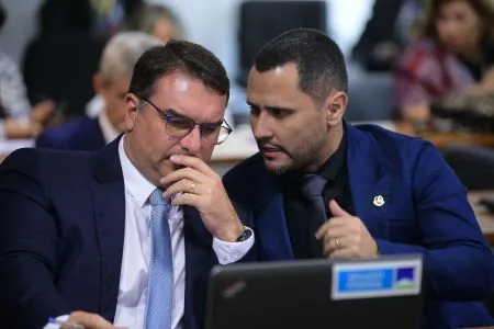 PL descarta Professor Mateus Simões 