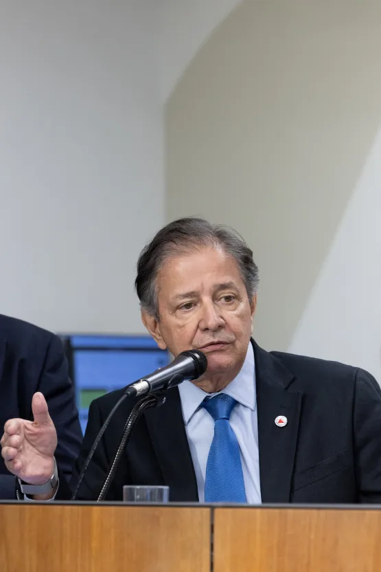 Cannabis medicinal na rede pública de saúde de Minas Gerais é defendido por Carlos Pimenta