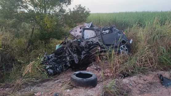 Quatro pessoas morrem em grave acidente na BR-418, próximo à divisa entre Bahia e Minas Quatro pessoas morrem em grave acidente na BR-418, próximo à divisa entre Bahia e Minas