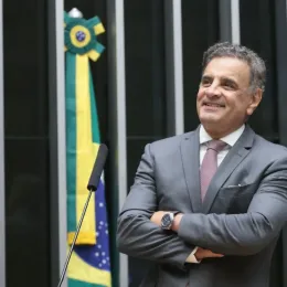 Aécio Neves admite possibilidade crescente de disputar o Senado por Minas em 2026