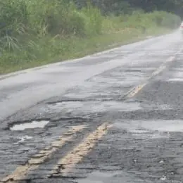 BR&267 tem 20 kms esburacados