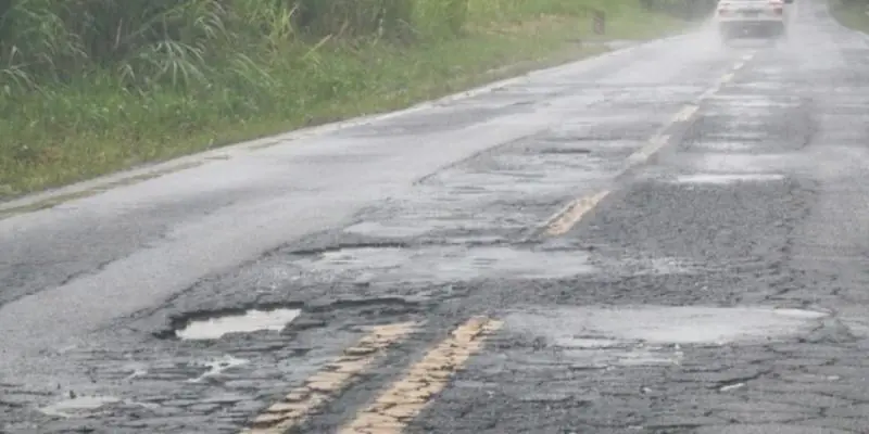 BR&267 tem 20 kms esburacados