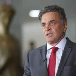 Câmara aprova auxílio emergencial proposto por Aécio Neves 