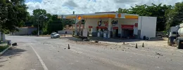 Caminhonete colide contra posto de combustíveis em Serra dos Aimorés