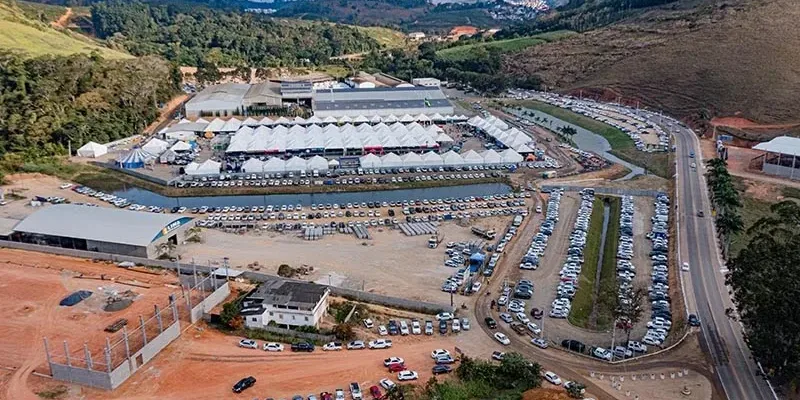 Campo Forte lança trator na Coogabriel