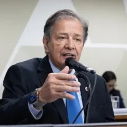 Carlos Pimenta propõe lei para proteger consumidores de produtos e conteúdos de saúde na internet