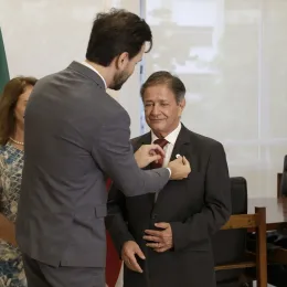 Carlos Pimenta toma posse para 8º mandato na ALMG e reforça representação do Vale do Mucuri