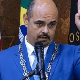 Críticas marcam atuação de Simões