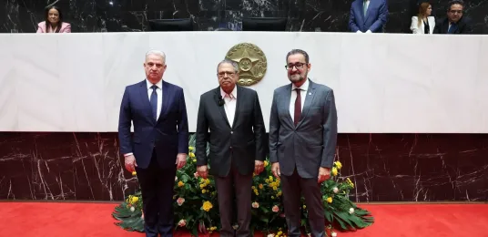 Deputado Gustavo Santana homenageia jornalista Paulo César de Oliveira