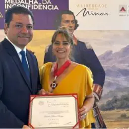 Ex-secretária agraciada em Ouro Preto