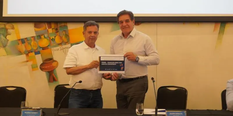 Fecomércio MG entrega proposta THDG ao senador Rogério Marinho e amplia debate sobre novas relações de trabalho