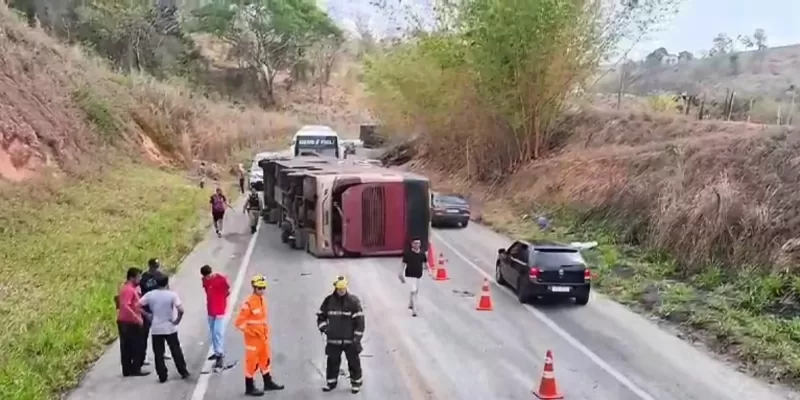 Grave acidente na 418 deixa vários feridos 