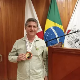 Iran Cordeiro é condecorado com a Medalha Tiradentes