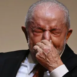Lula chega à eleição desgastado e o país sente