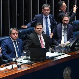 Lula é derrotado no Congresso