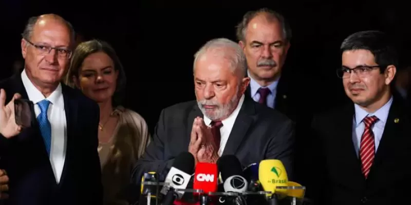 Lula intervém para barrar protestos no PT sobre equipe de transição