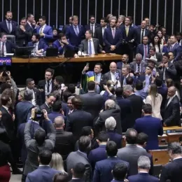 Maioria dos deputados mineiros votaram a favor da PEC da blindagem