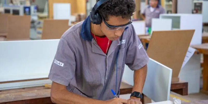 Mais de 90% de chance de emprego: o atrativo que está conquistando os jovens da Geração Z de MG