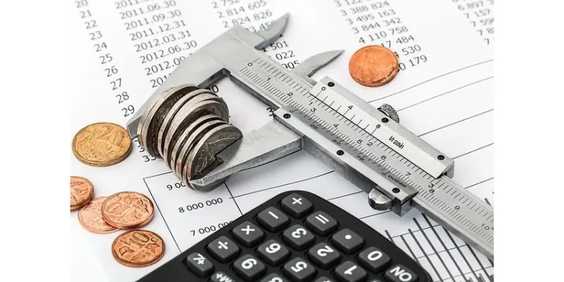 Metade das famílias brasileiras está endividada, revela pesquisa do Banco Central 