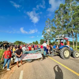 MST bloqueia rodovia de Mucuri