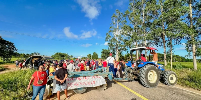 MST bloqueia rodovia de Mucuri