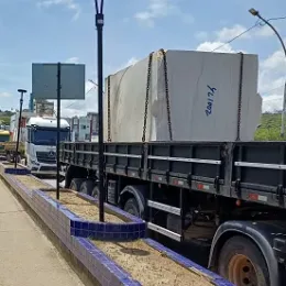 NANUQUE: Estrutura treme e balança com tanto peso