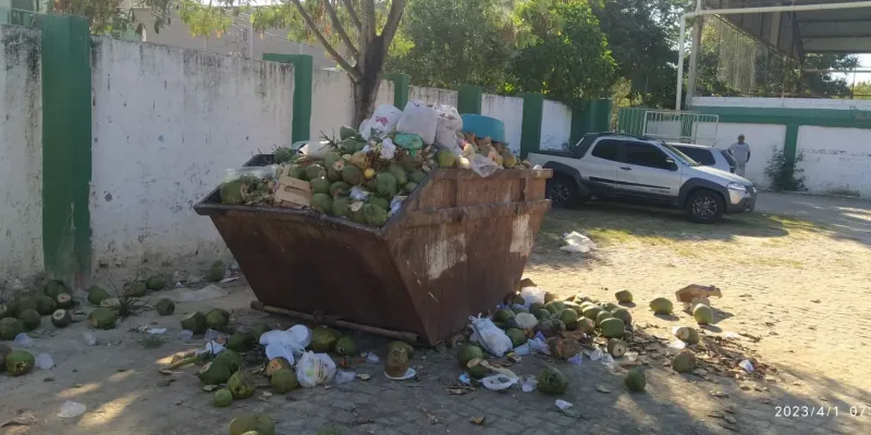 Nanuque: Feira Coberta em verdadeiro abandono