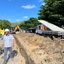 NOVA ADUTORA DE ÁGUA TRATADA AMPLIA EFICIÊNCIA DO ABASTECIMENTO EM NANUQUE