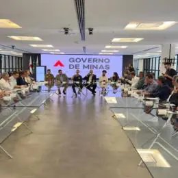 Nova Diretoria da AMM entrega demandas dos municípios em reunião com governador