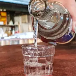 Nova lei mineira facilita regularização da cachaça e beneficia produtores rurais