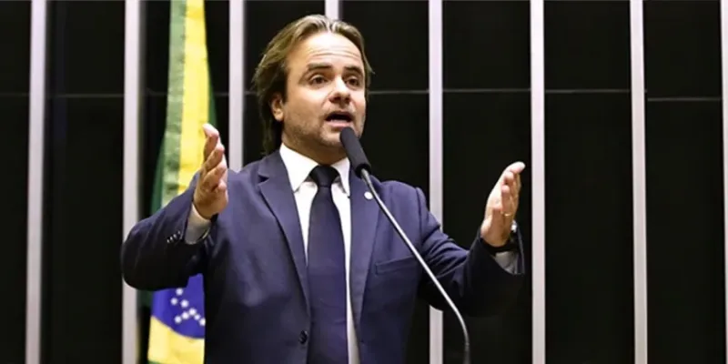 O deputado federal Eros Biondini votou contra o projeto de lei antifacção