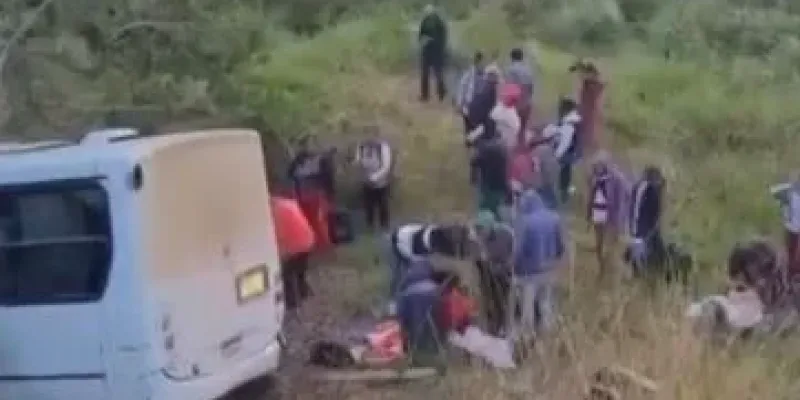 Ônibus com destino a Montanha caiu em ribanceira