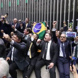 Partidos com ministérios no governo Lula deram 82 votos ao PL da Dosimetria 