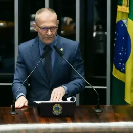 Petista assina CPI do INSS
