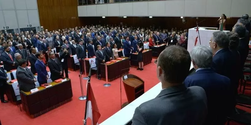 Posse dos parlamentares dá início à 19ª Legislatura