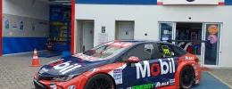 Posto Reunidas expõe carro da Stock Car pilotado por Rubens Barrichello